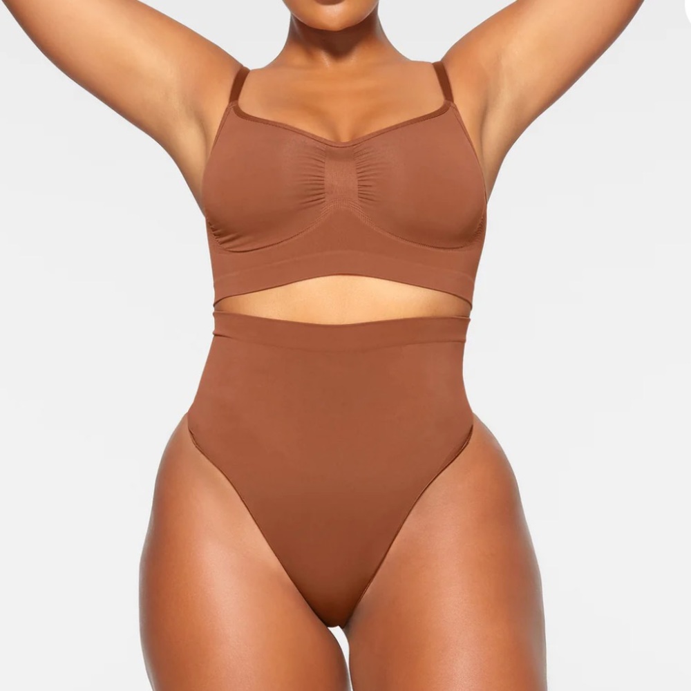 New with tags!! Seamless sculpt mid waist thong - medium